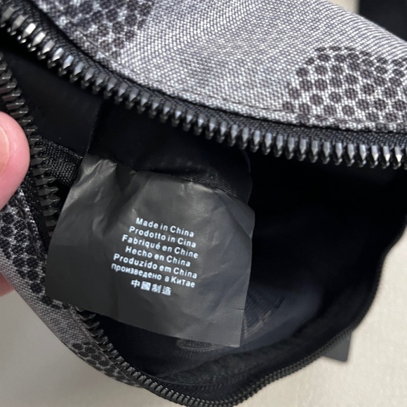 NWT - Hugo Boss x NBA Camo Embossed Double Logo Belt Bag - Picture 6 of 7